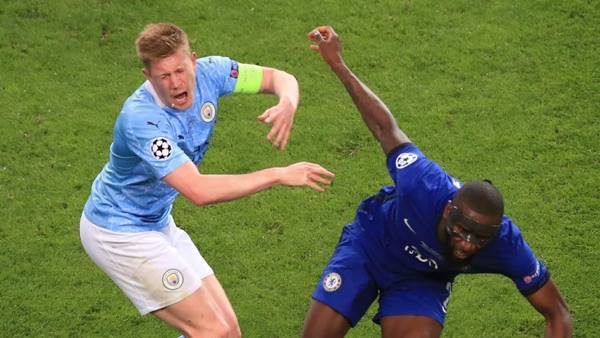 Rudiger xin lỗi vì khiến De Bruyne chấn thương nặng