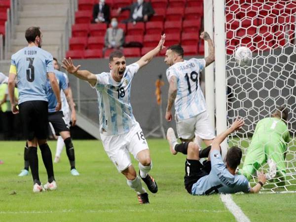 Argentina vào tứ kết sau khi đánh bại Paraguay