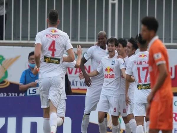 Bóng đá VN 24/6: HAGL, SLNA phản đối V-League tập trung ở phía Bắc