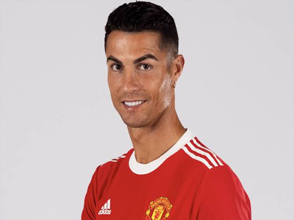 Tin bóng Man Utd: Ronaldo chưa thể ra mắt MU