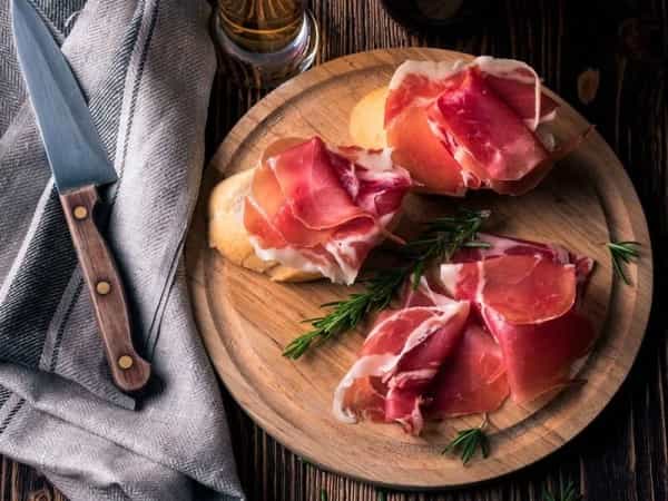 Sự khác biệt của thịt heo muối Jamon Serrano và Iberico